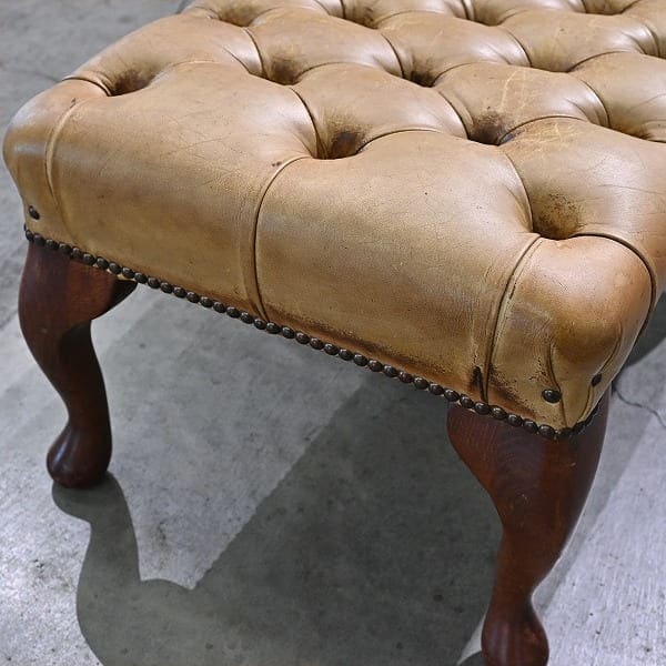 Vintage Sessel mit Ottoman Set von 1, britischer Stil, Leder, hohe Rückenlehne, gebraucht