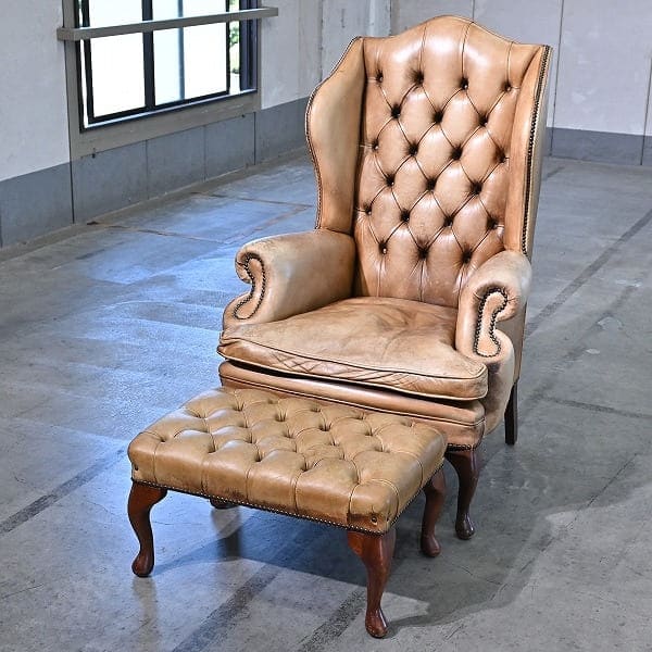 Vintage Sessel mit Ottoman Set von 1, britischer Stil, Leder, hohe Rückenlehne, gebraucht