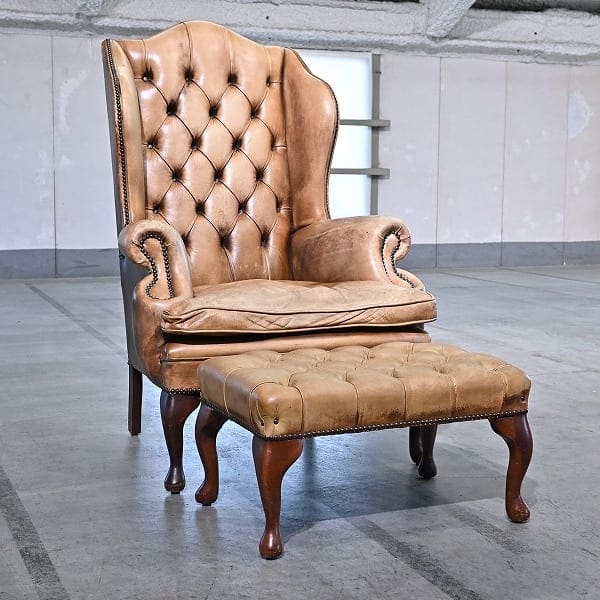 Vintage Sessel mit Ottoman Set von 1, britischer Stil, Leder, hohe Rückenlehne, gebraucht