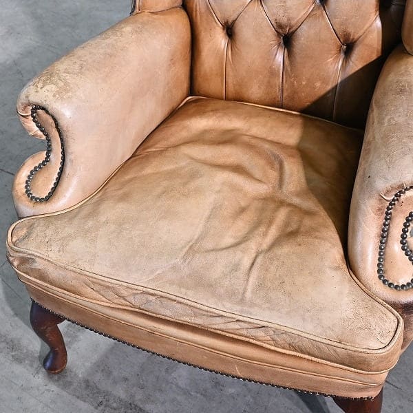 Vintage Sessel mit Ottoman Set von 1, britischer Stil, Leder, hohe Rückenlehne, gebraucht