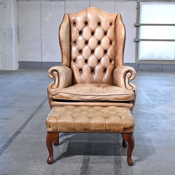 Vintage Sessel mit Ottoman Set von 1, britischer Stil, Leder, hohe Rückenlehne, gebraucht