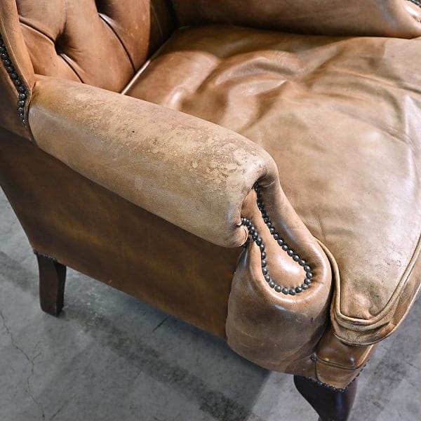 Vintage Sessel mit Ottoman Set von 1, britischer Stil, Leder, hohe Rückenlehne, gebraucht