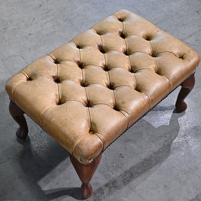 Vintage Sessel mit Ottoman Set von 1, britischer Stil, Leder, hohe Rückenlehne, gebraucht