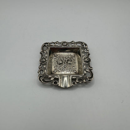 Quadratischer 800er Silber Aschenbecher durchbrochener Rand und florale Reliefarbeit