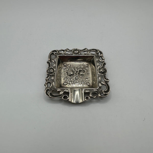 Quadratischer 800er Silber Aschenbecher durchbrochener Rand und florale Reliefarbeit
