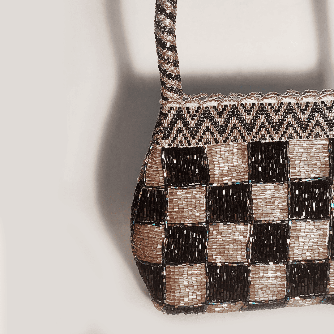 Vintage Handtasche Damier aus Perlen in Silber und Schwarz