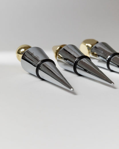 Vintage Flaschenverschluss Set von 3 geometrisch konisch mit goldenen Spitzen, Italien 1980er