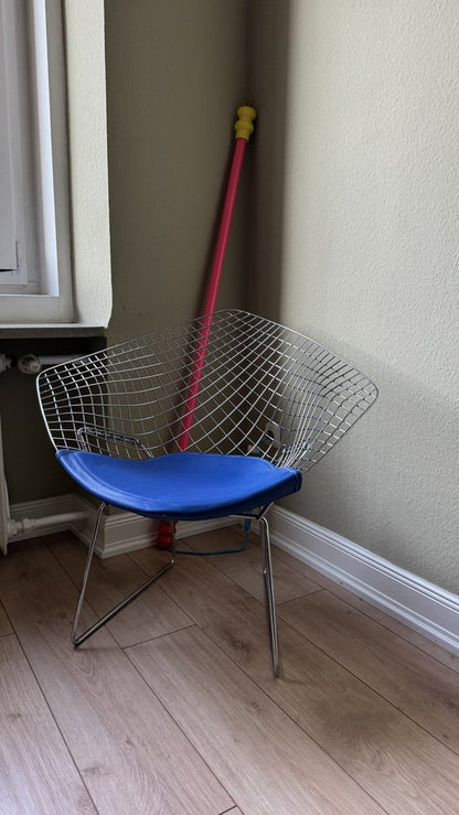 Diamond Chair von Harry Bertoia für Knoll mit blauem Sitzkissen