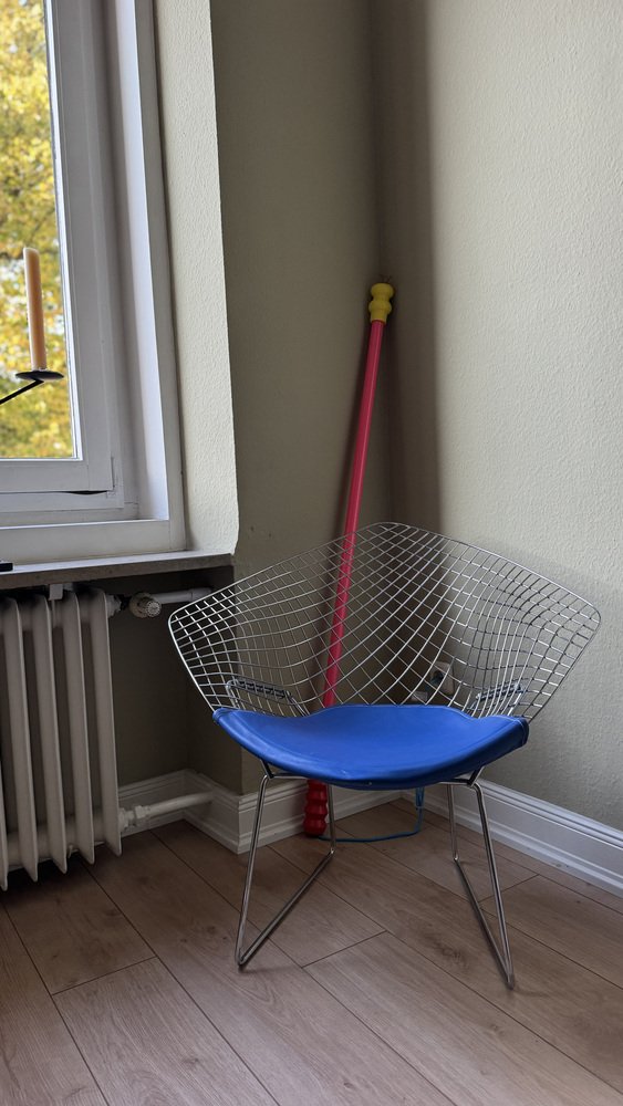 Diamond Chair von Harry Bertoia für Knoll mit blauem Sitzkissen