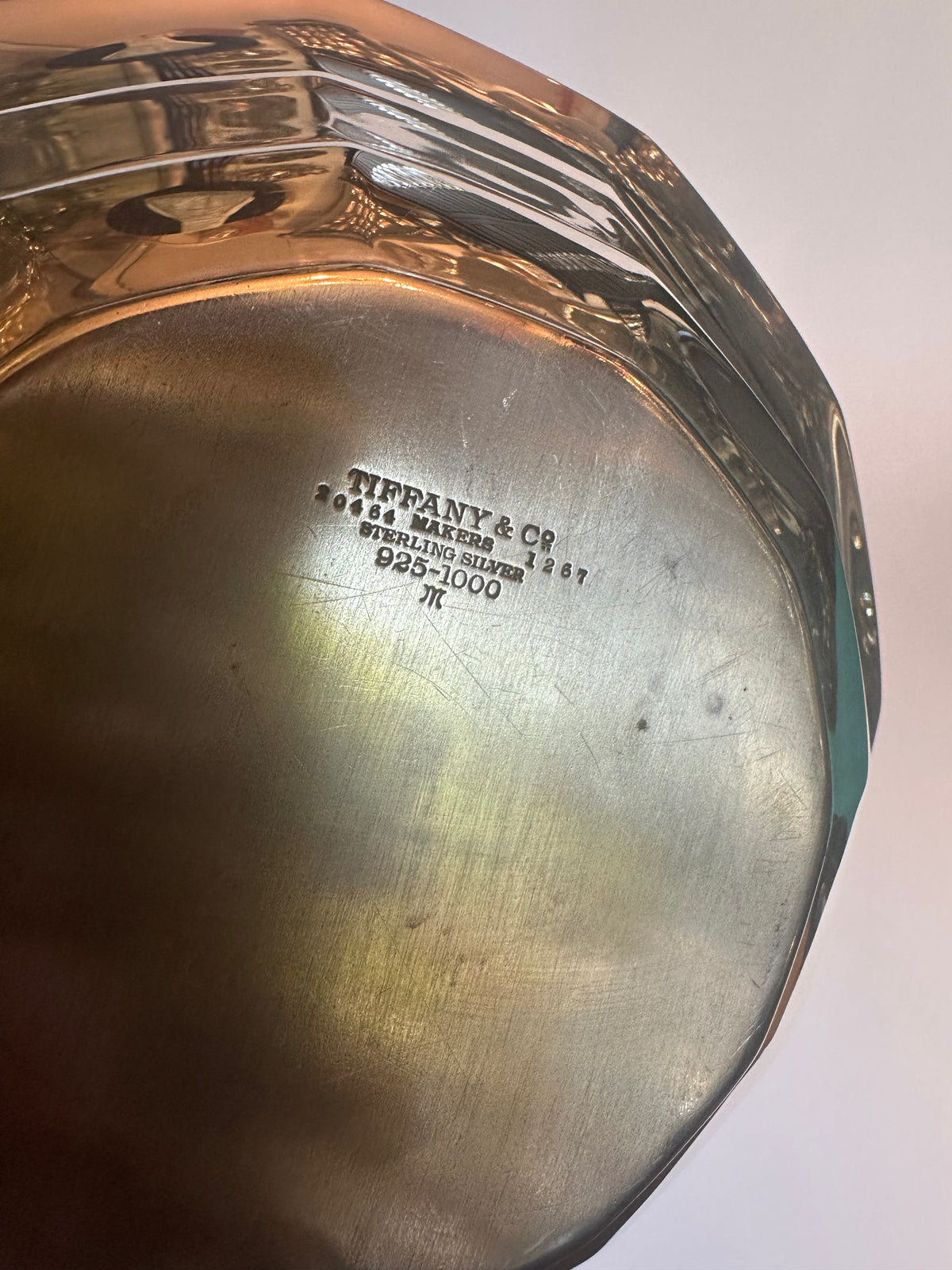 Bol rond vintage en argent de Tiffany & Co. avec miroir lisse et bord en ruban
