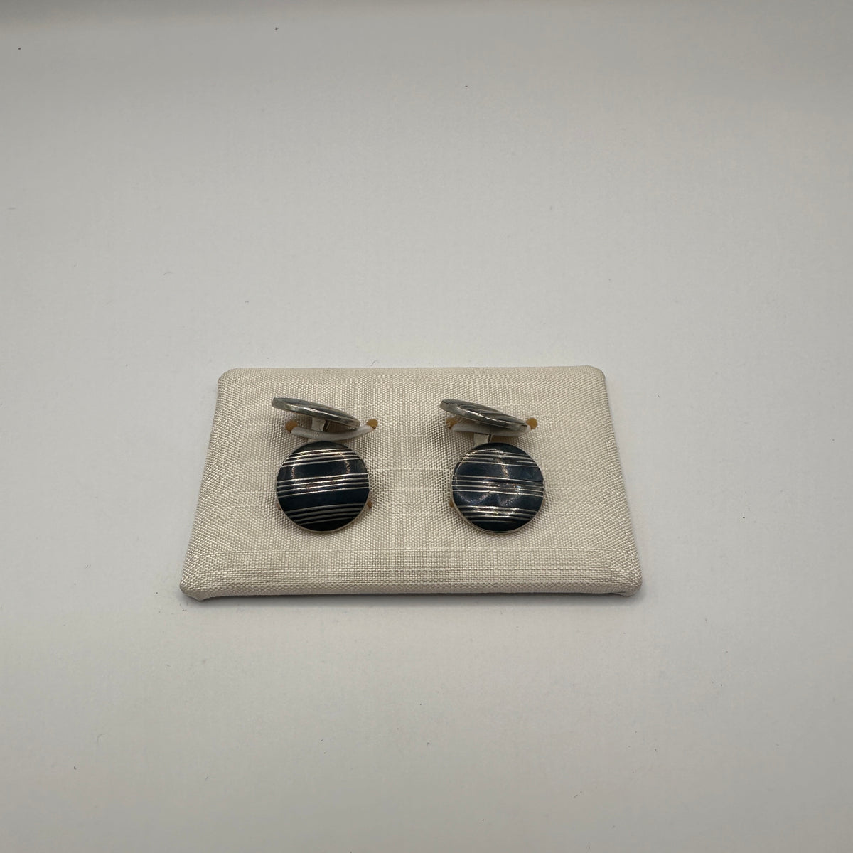 Vintage Manschettenknopf mit gestreiftem Onyx-Inlay aus 925er Silber