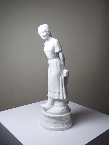 Vintage Statuette "Bäuerin" aus Biscuit-Porzellan von Limoges