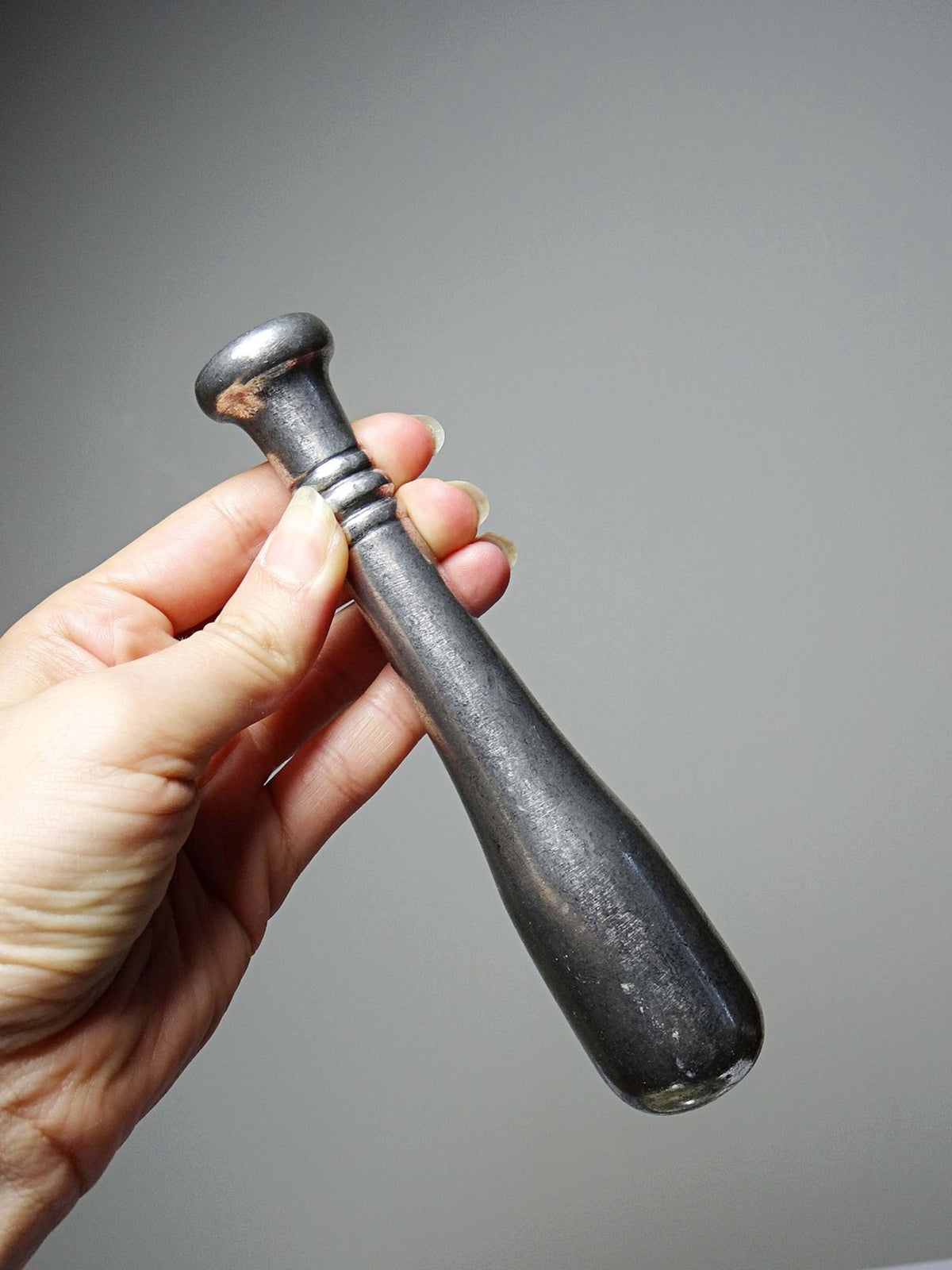 Vintage Mörser mit Stößel aus Zinn von Les Étains du Manoir