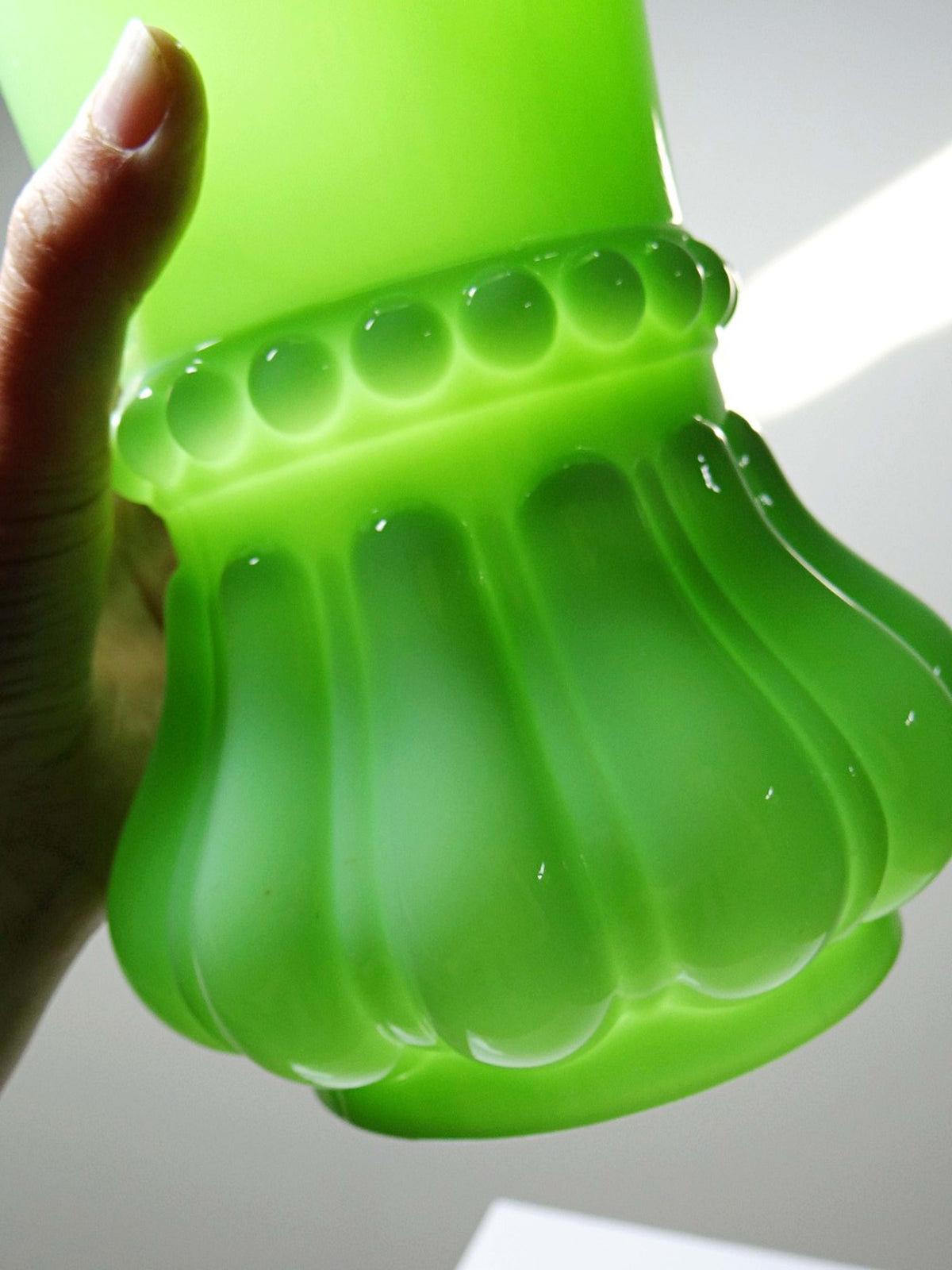 Vintage Vase aus Opalglas, Jadegrün, Art Nouveau