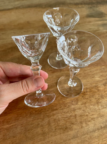 Vintage Likörgläser mit umlaufendem Kristallschliff Tropfenform