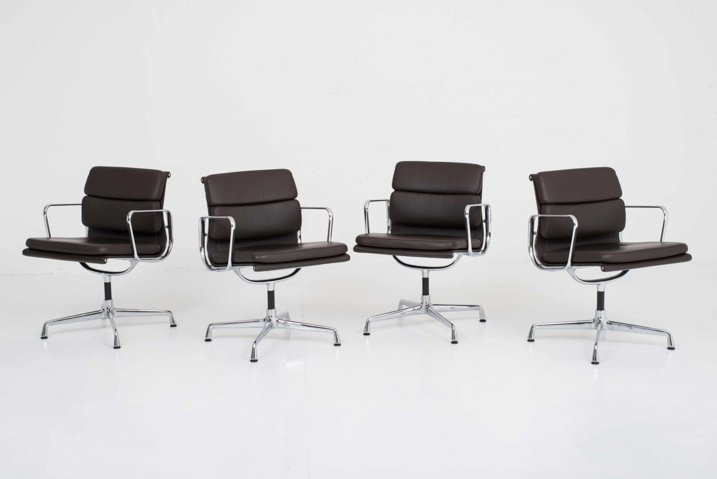 Vintage Bürostuhl EA 217 Soft Pad von Charles und Ray Eames für Vitra dunkelbraunes Leder