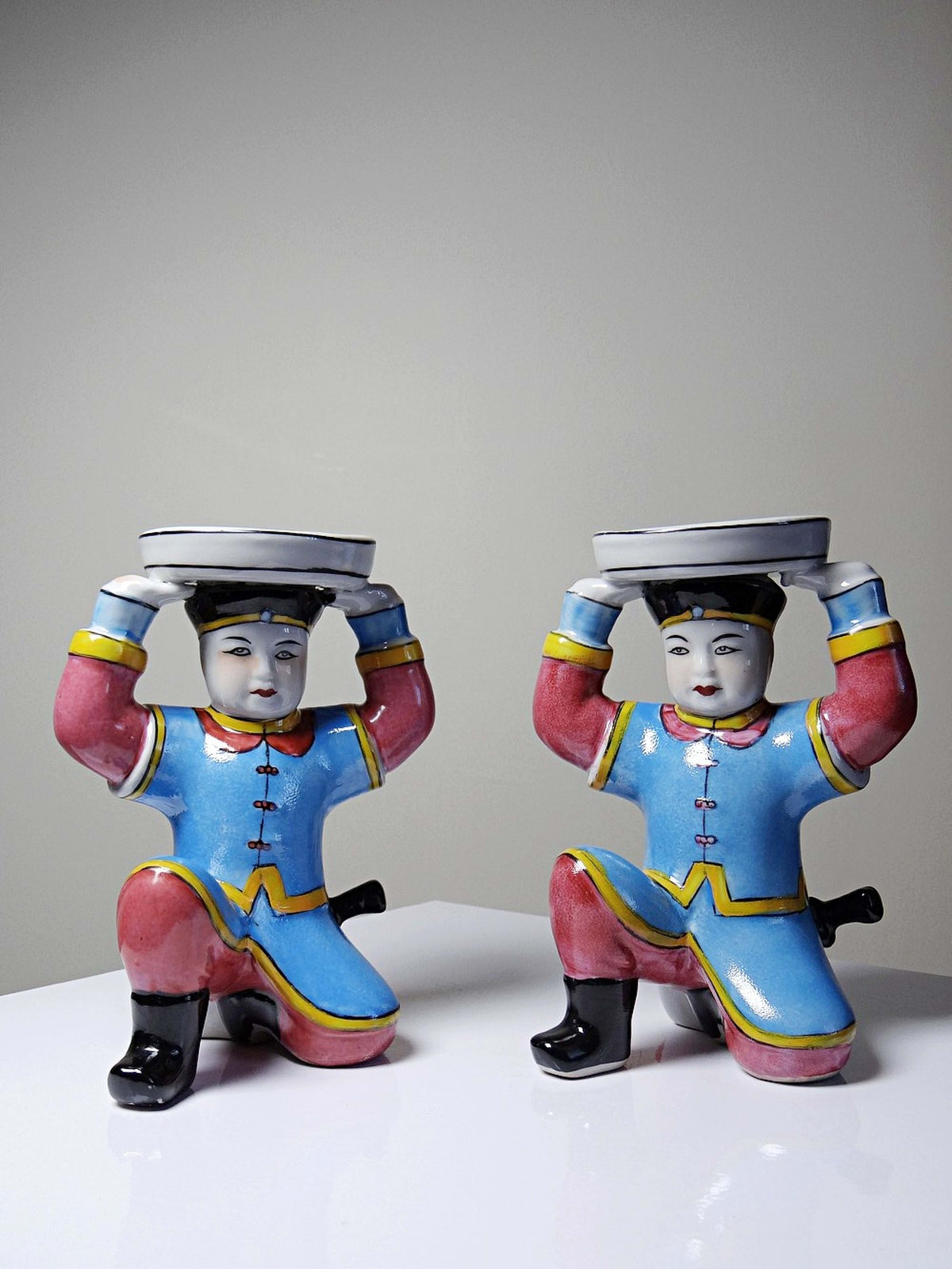 Set von 2 Vintage Kerzenhalter aus bunt bemaltem chinesischem Porzellan