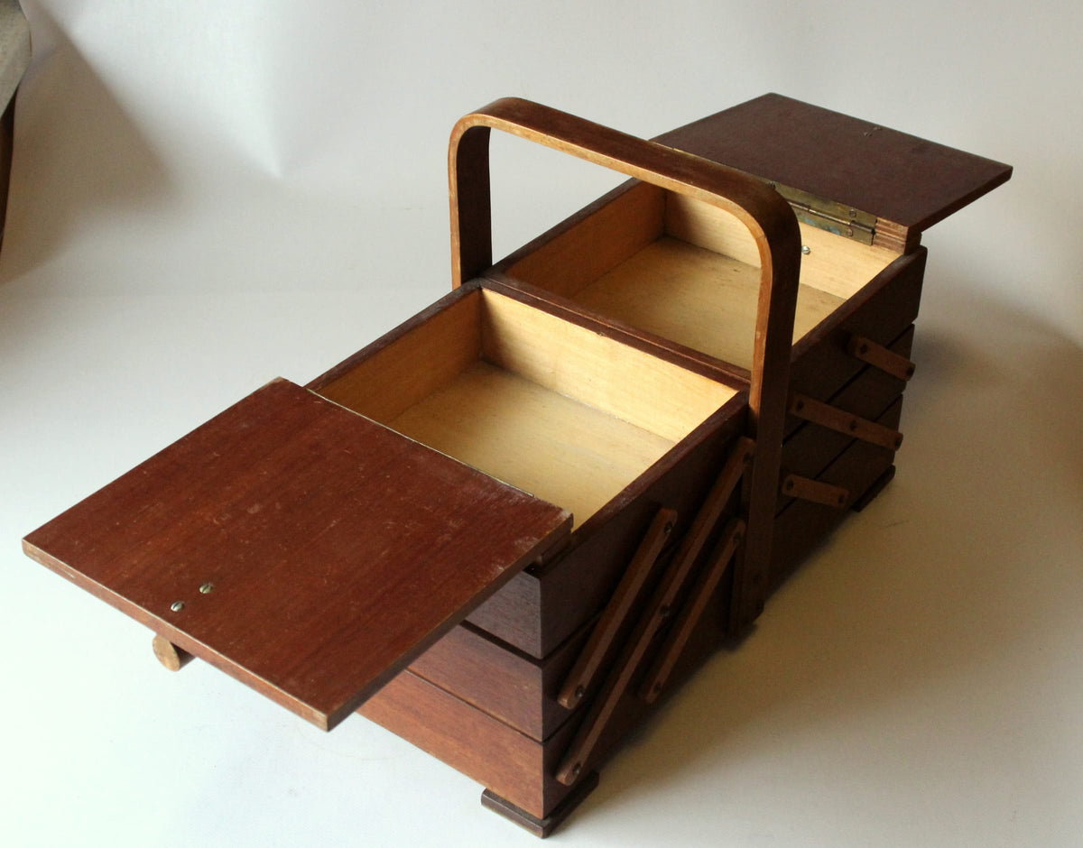 Vintage Nähkasten Truhe aus Holz und Metall, Art Deco 1930er