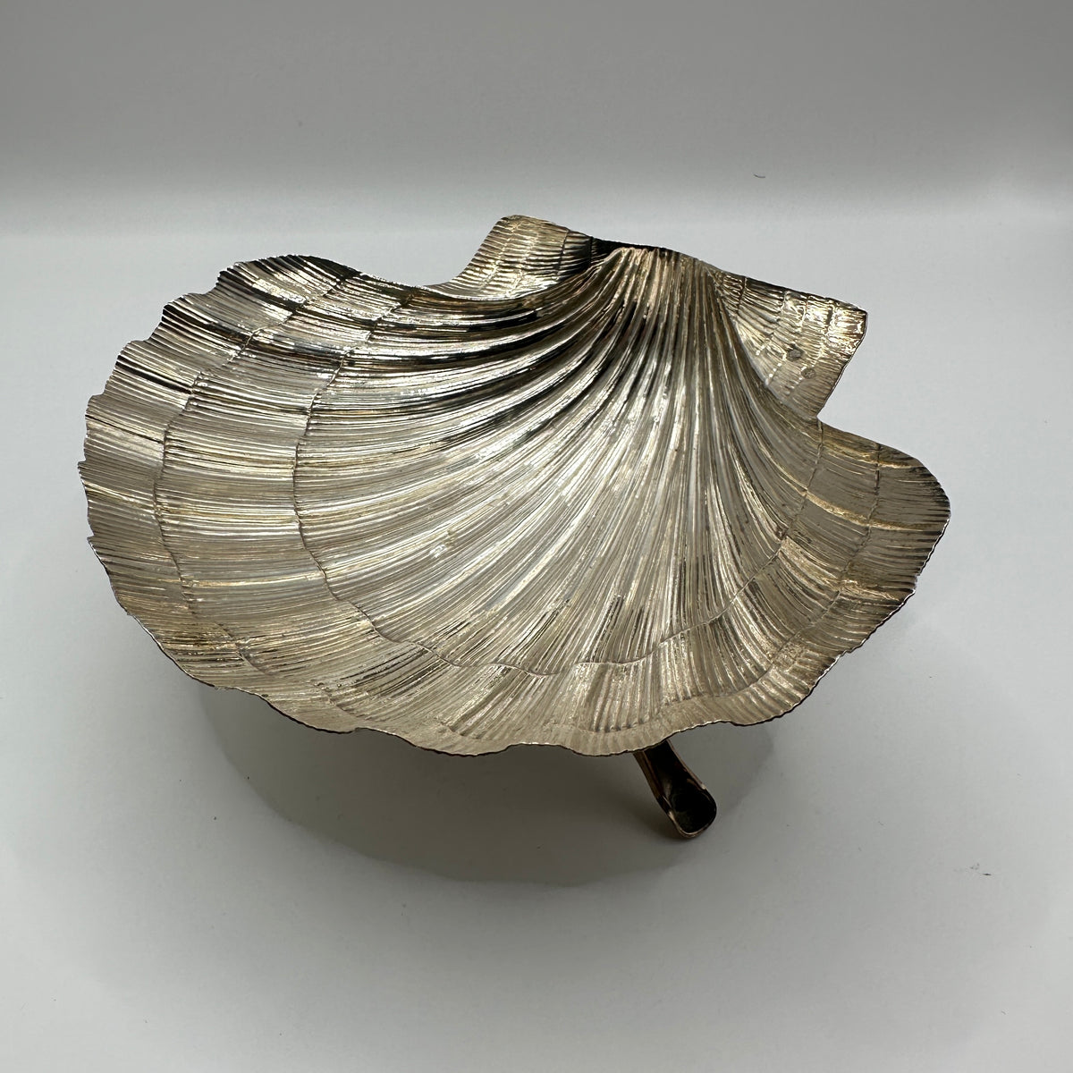 Große Muschelschale aus Sterling Silber dreibeinig dekorativ und skulptural