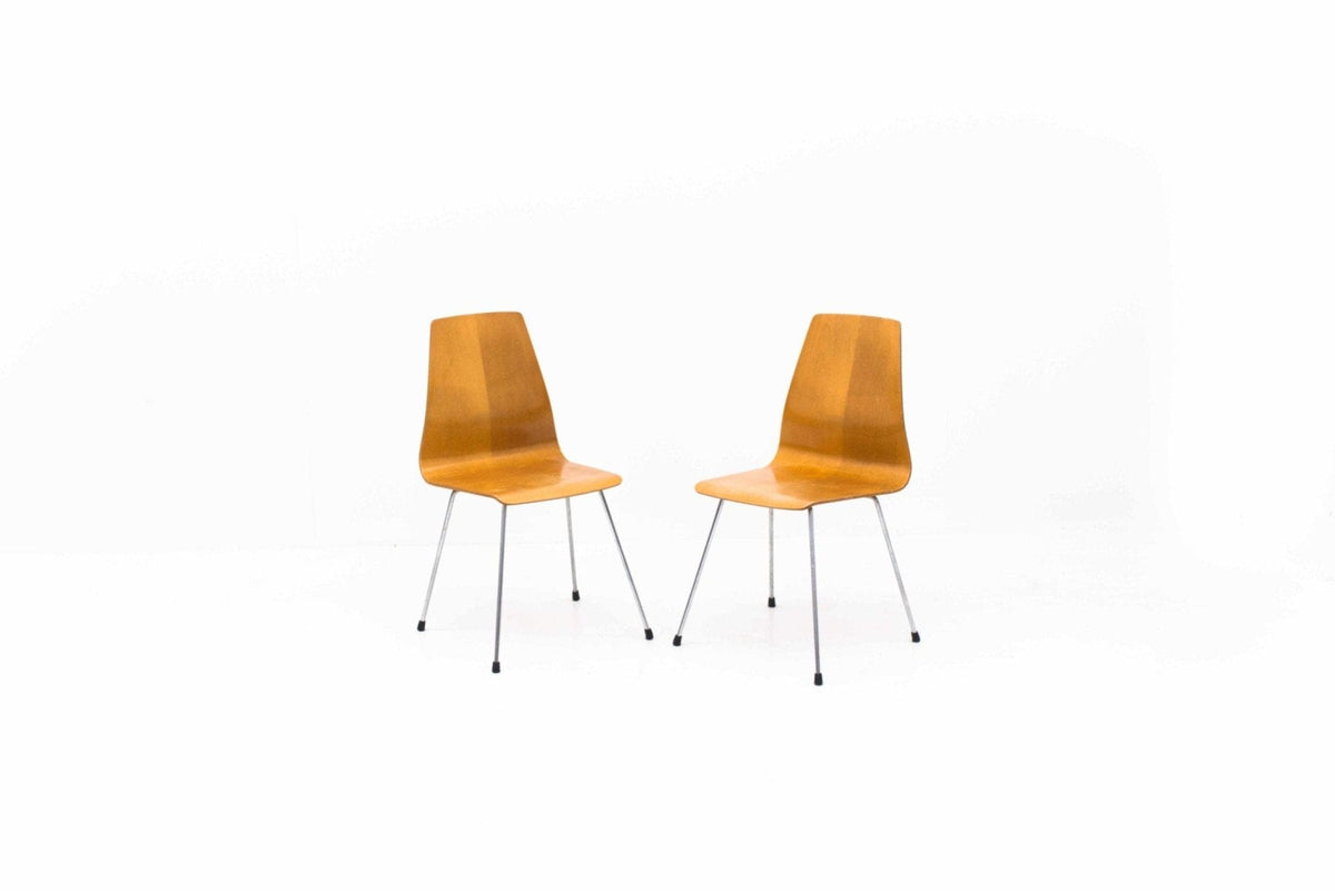 Lot de 2 chaises en bois vintage Suisse