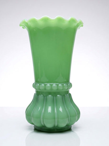 Vintage Vase aus Opalglas, Jadegrün, Art Nouveau