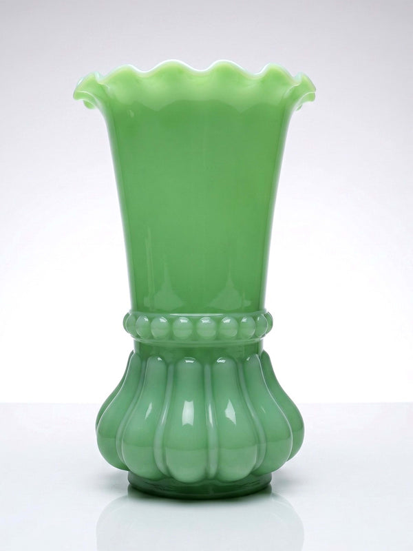Vintage Vase aus Opalglas, Jadegrün, Art Nouveau