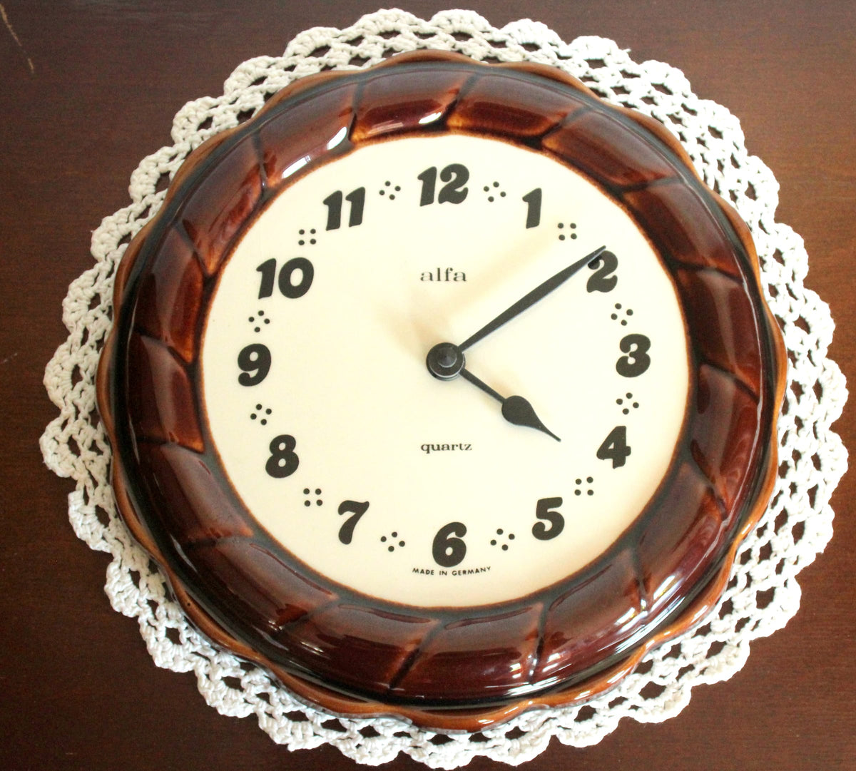 Vintage Keramik Wanduhr Guglhupf