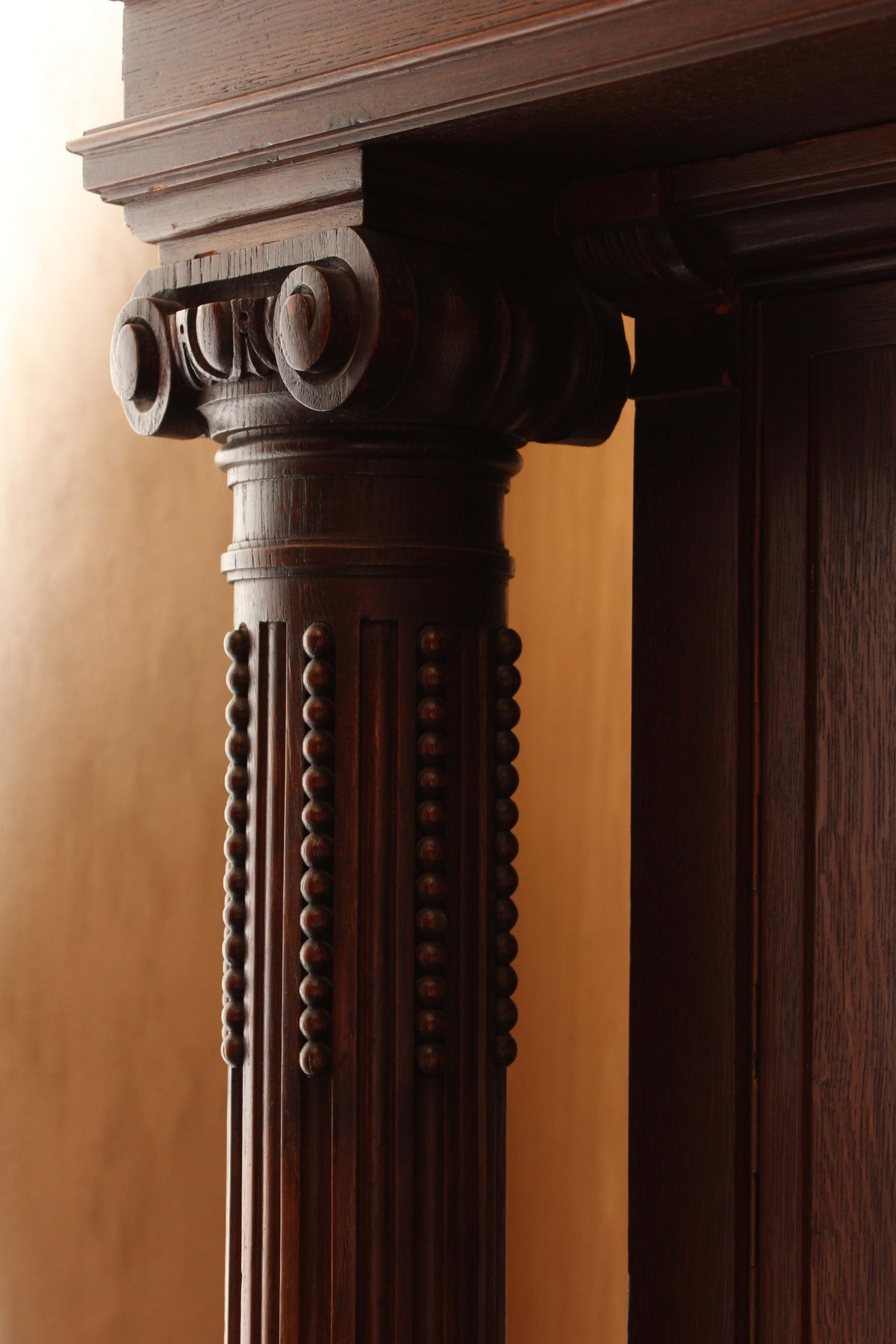 Vintage Schrank Wohnzimmerschrank aus Eiche, Jugendstil, verglast, sehr gut