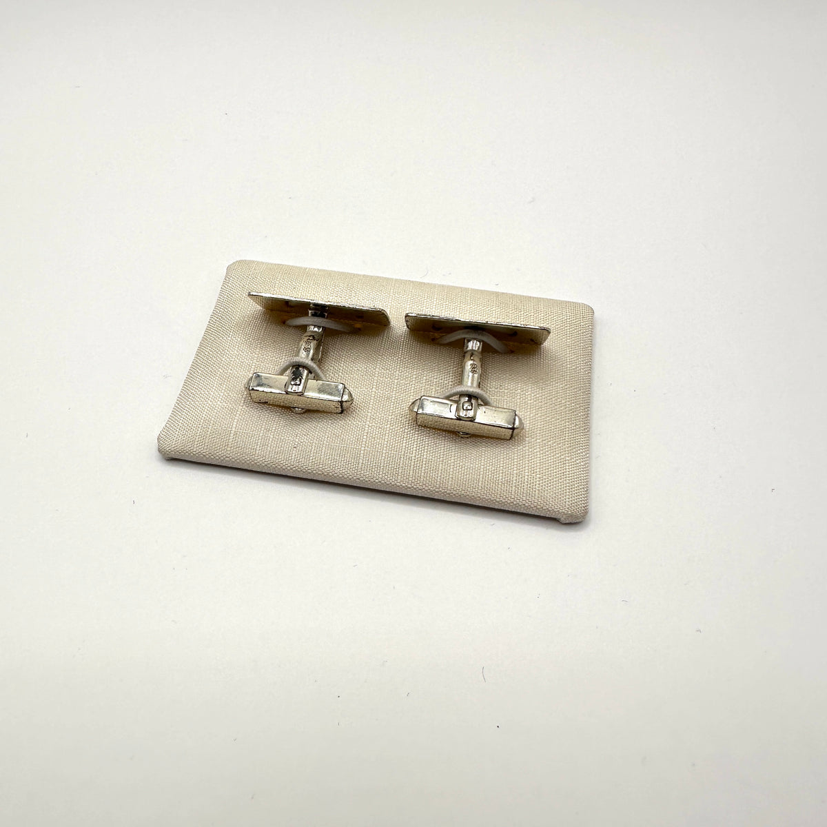 Rechteckige Manschettenknopf aus 835er Silber mit Kreuzschliff-Muster