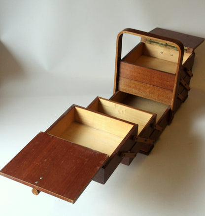 Vintage Nähkasten Truhe aus Holz und Metall, Art Deco 1930er