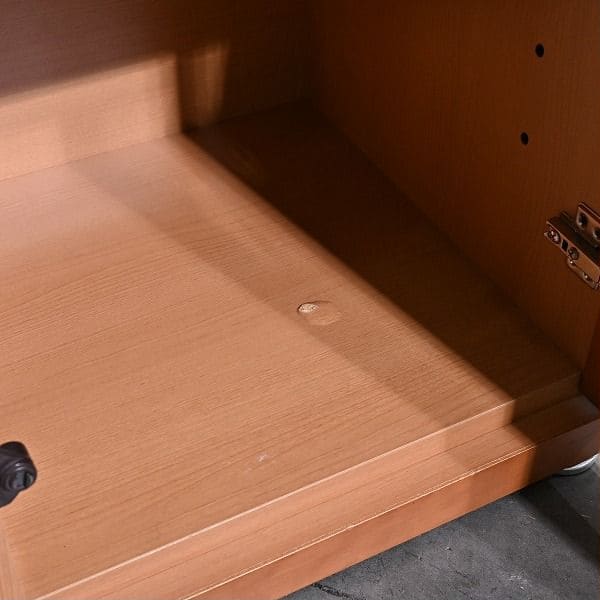 Vintage Schrank Kirschholz mit Glastüren, Stauraum und Regalböden, gebraucht