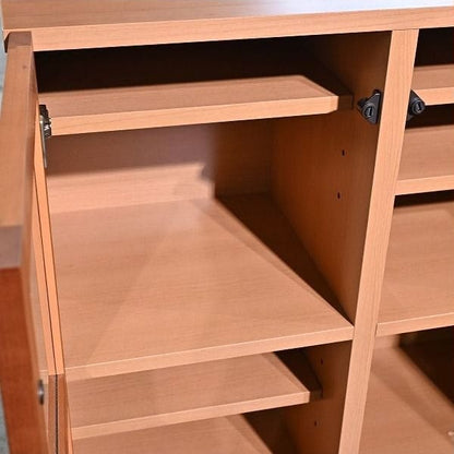 Vintage Schrank Kirschholz mit Glastüren, Stauraum und Regalböden, gebraucht