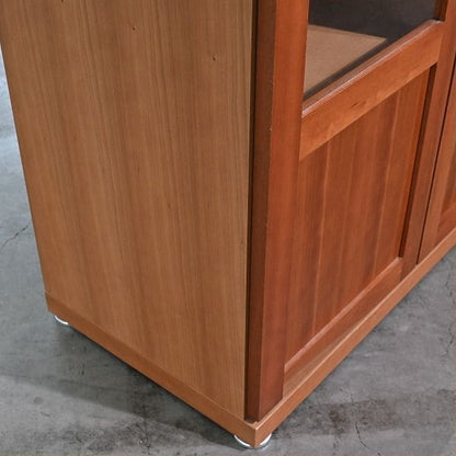 Vintage Schrank Kirschholz mit Glastüren, Stauraum und Regalböden, gebraucht