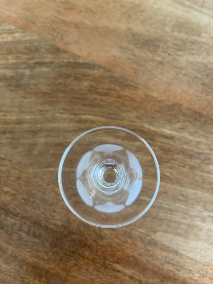 Vintage Likörgläser mit Schliffdetail Blatt