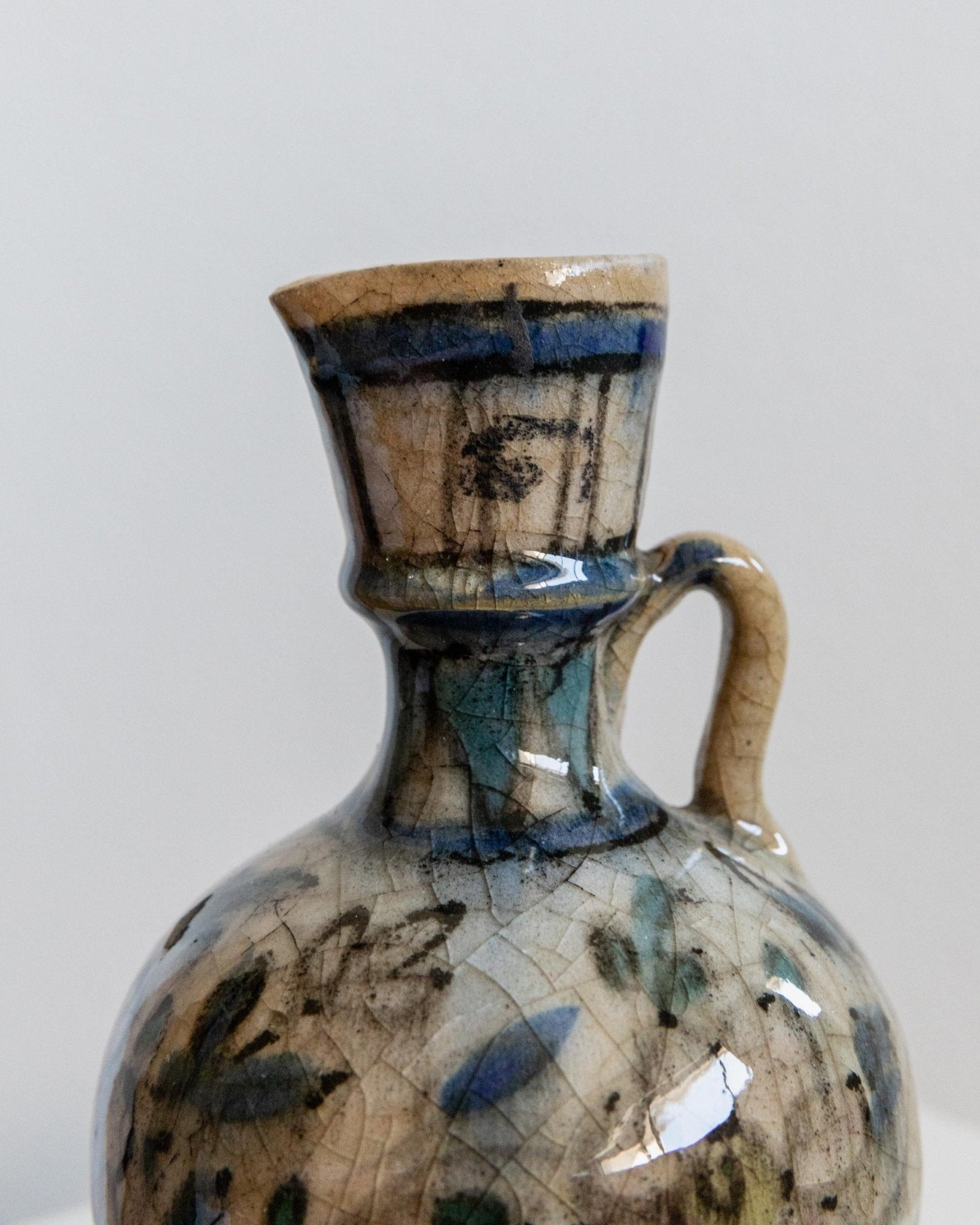 Vintage Keramikvase, handbemalt mit floralem Muster und Henkel, 18. Jahrhundert