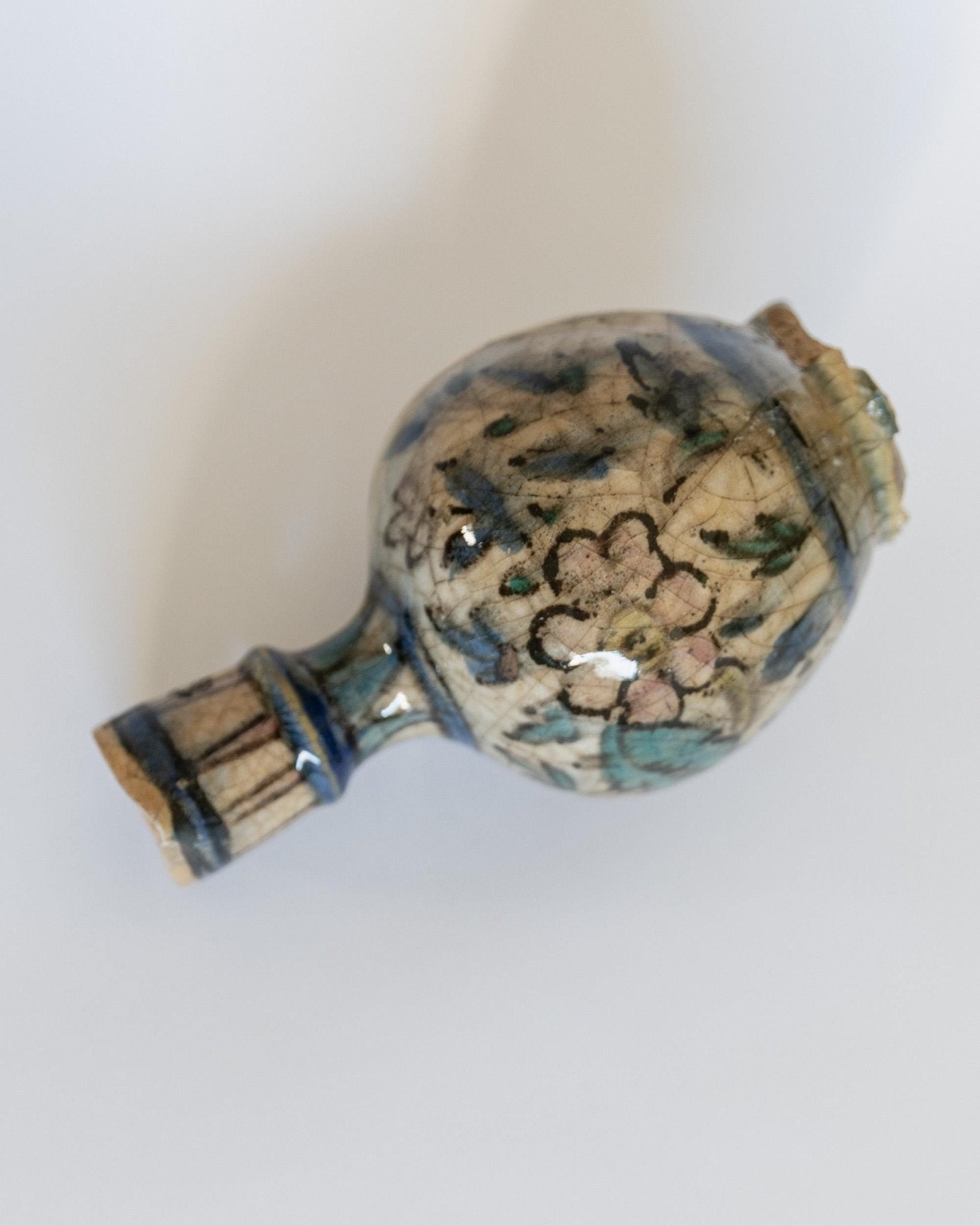 Vintage Keramikvase, handbemalt mit floralem Muster und Henkel, 18. Jahrhundert