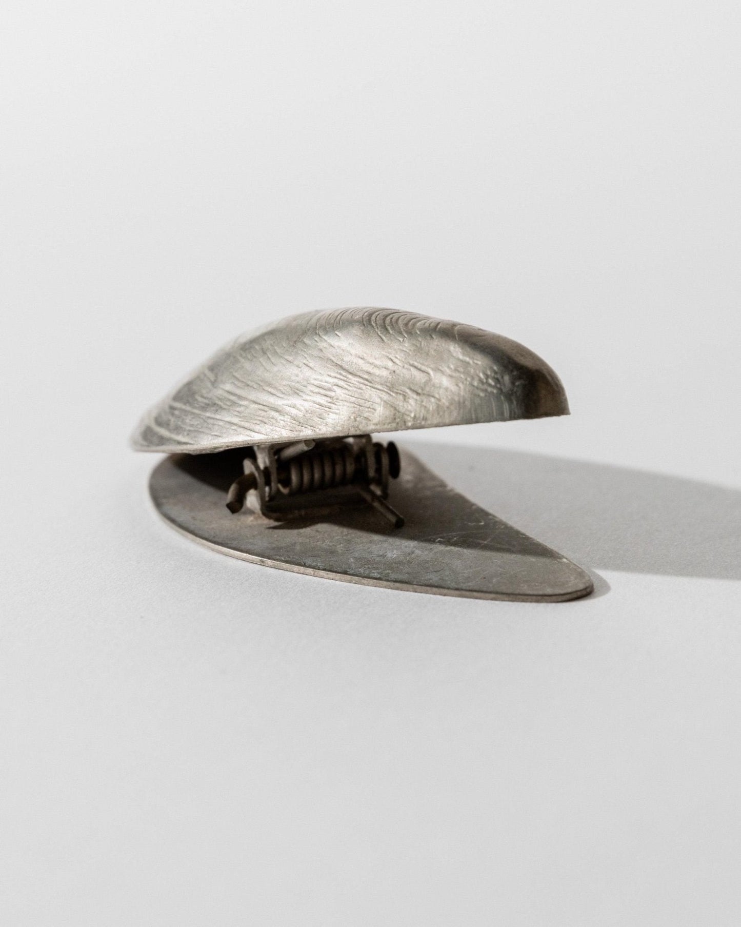 Vintage Papierklammer Muschelform aus Silber, um 1900