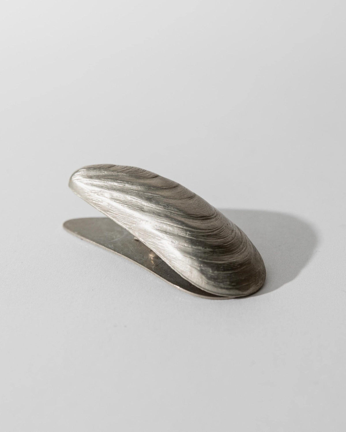 Vintage Papierklammer Muschelform aus Silber, um 1900