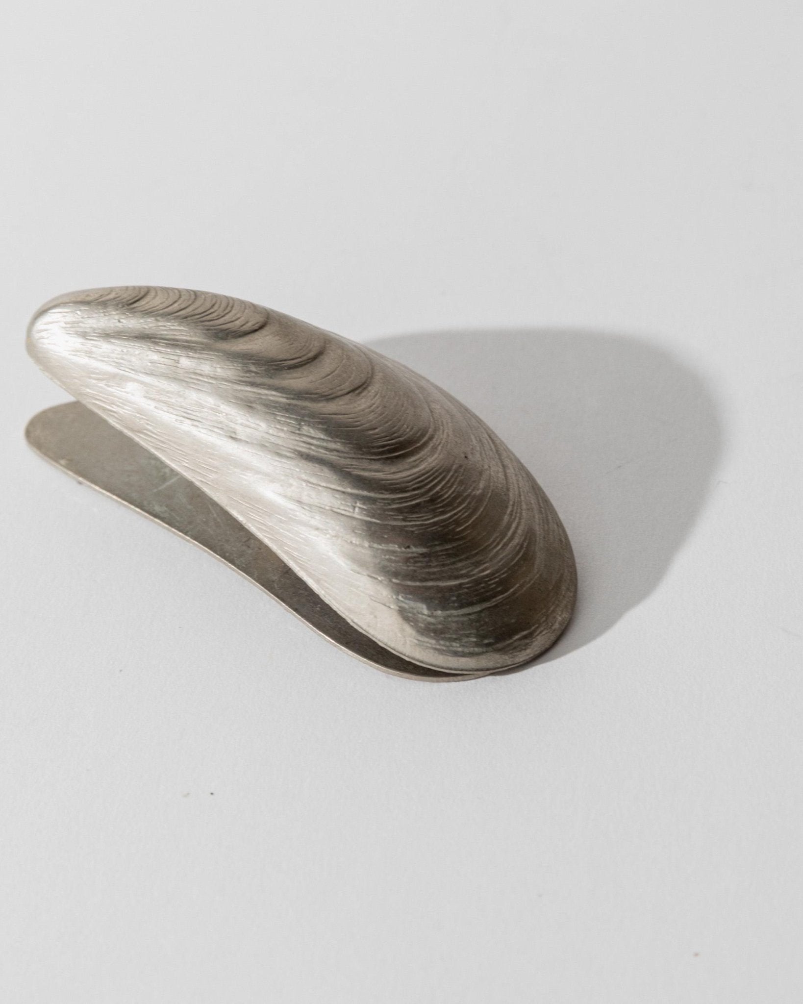 Vintage Papierklammer Muschelform aus Silber, um 1900