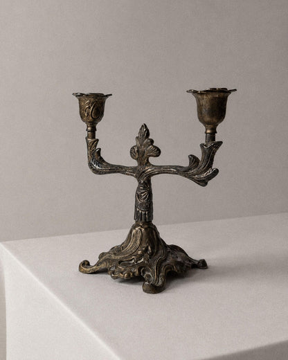 Vintage Bronze Kerzenhalter für zwei Kerzen im Art Déco Design mit floralen Verzierungen