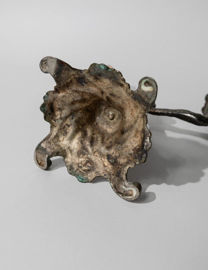 Vintage Bronze Kerzenhalter für zwei Kerzen im Art Déco Design mit floralen Verzierungen