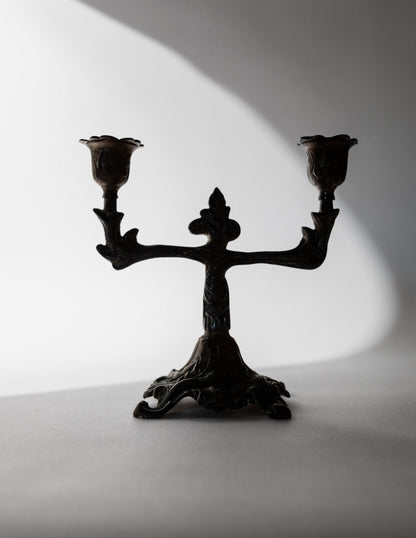 Vintage Bronze Kerzenhalter für zwei Kerzen im Art Déco Design mit floralen Verzierungen