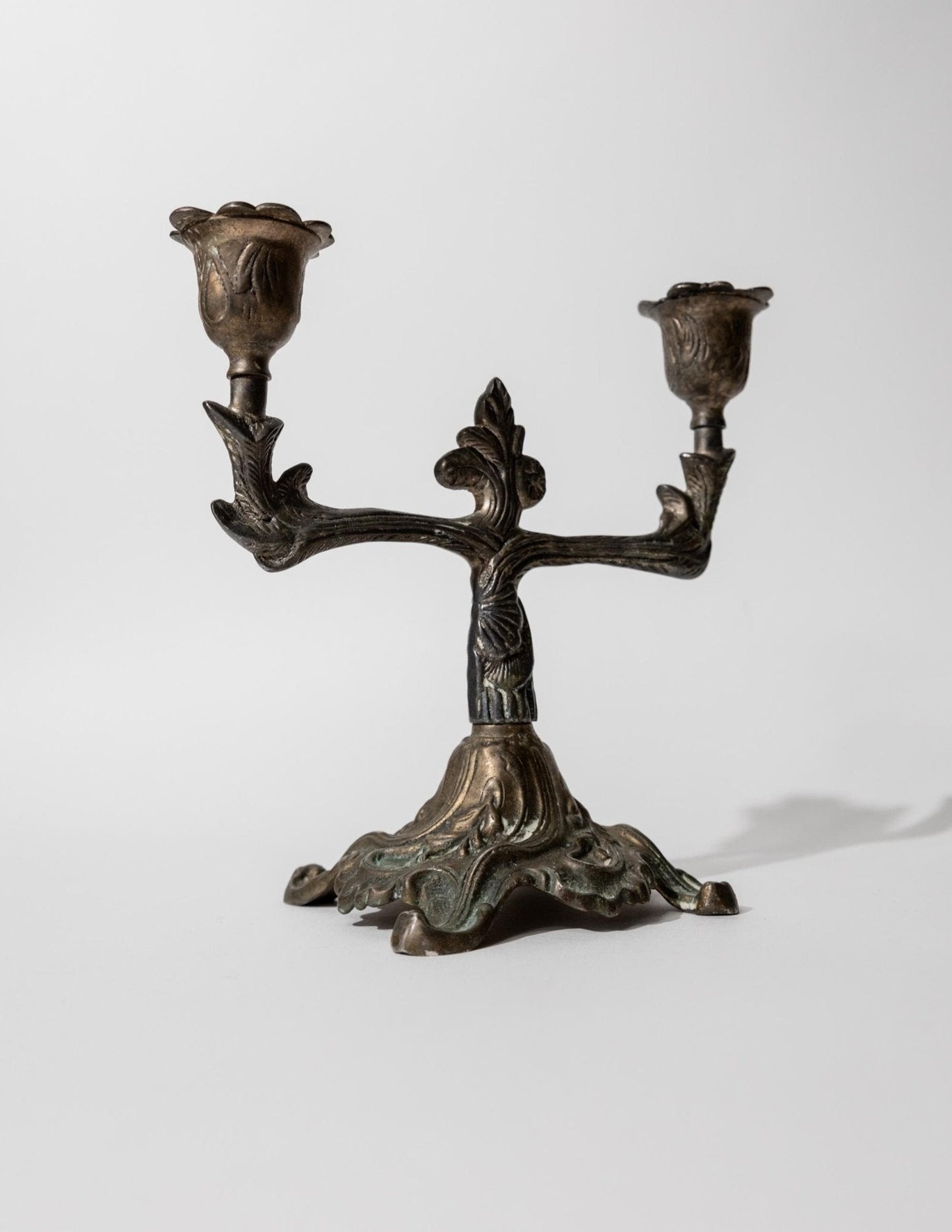 Vintage Bronze Kerzenhalter für zwei Kerzen im Art Déco Design mit floralen Verzierungen