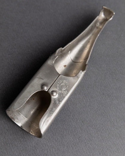 Vintage Flaschenöffner Champagnerflasche Frankreich zeitloses Baraccessoire seltenes Sammlerstück