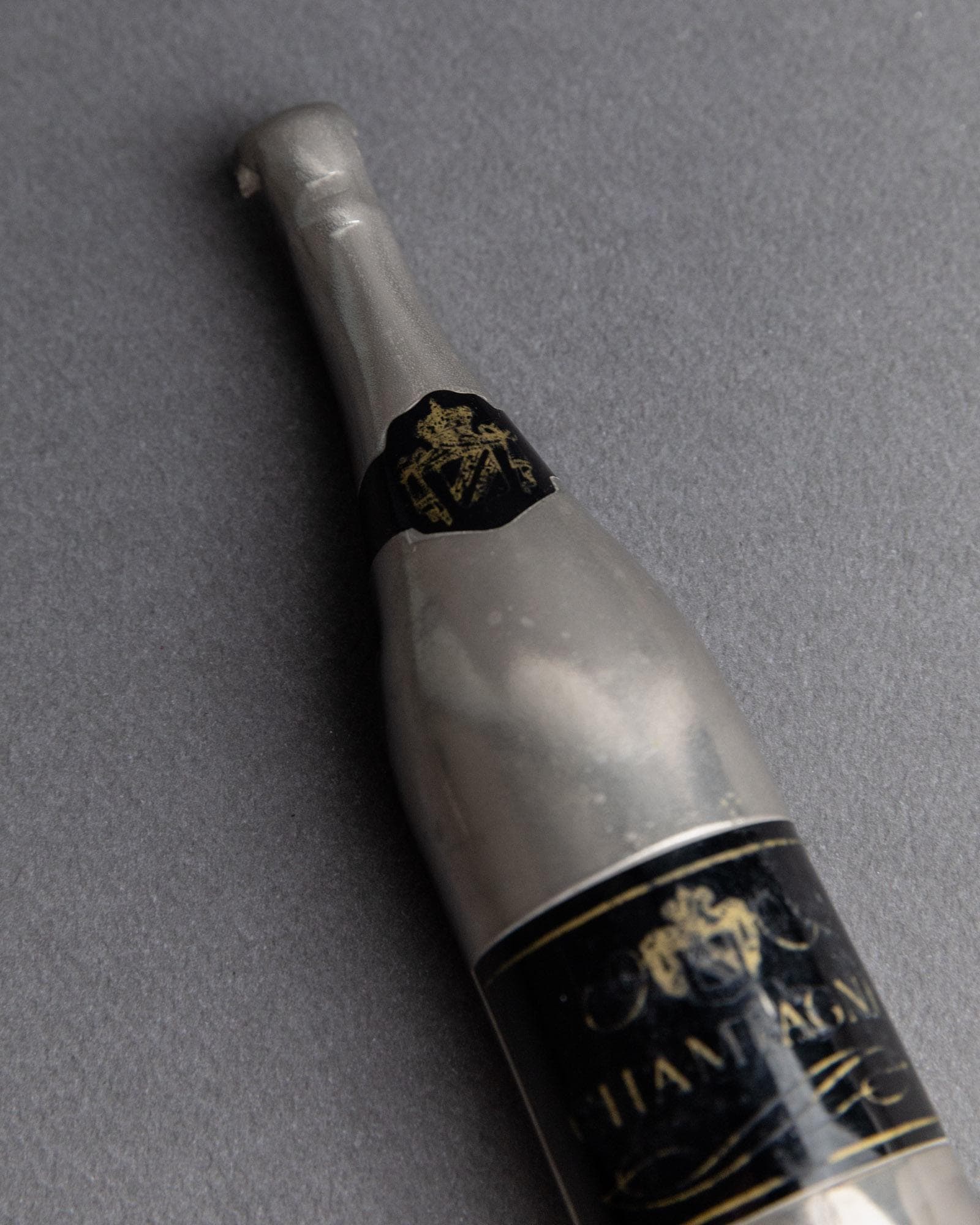 Vintage Flaschenöffner Champagnerflasche Frankreich zeitloses Baraccessoire seltenes Sammlerstück