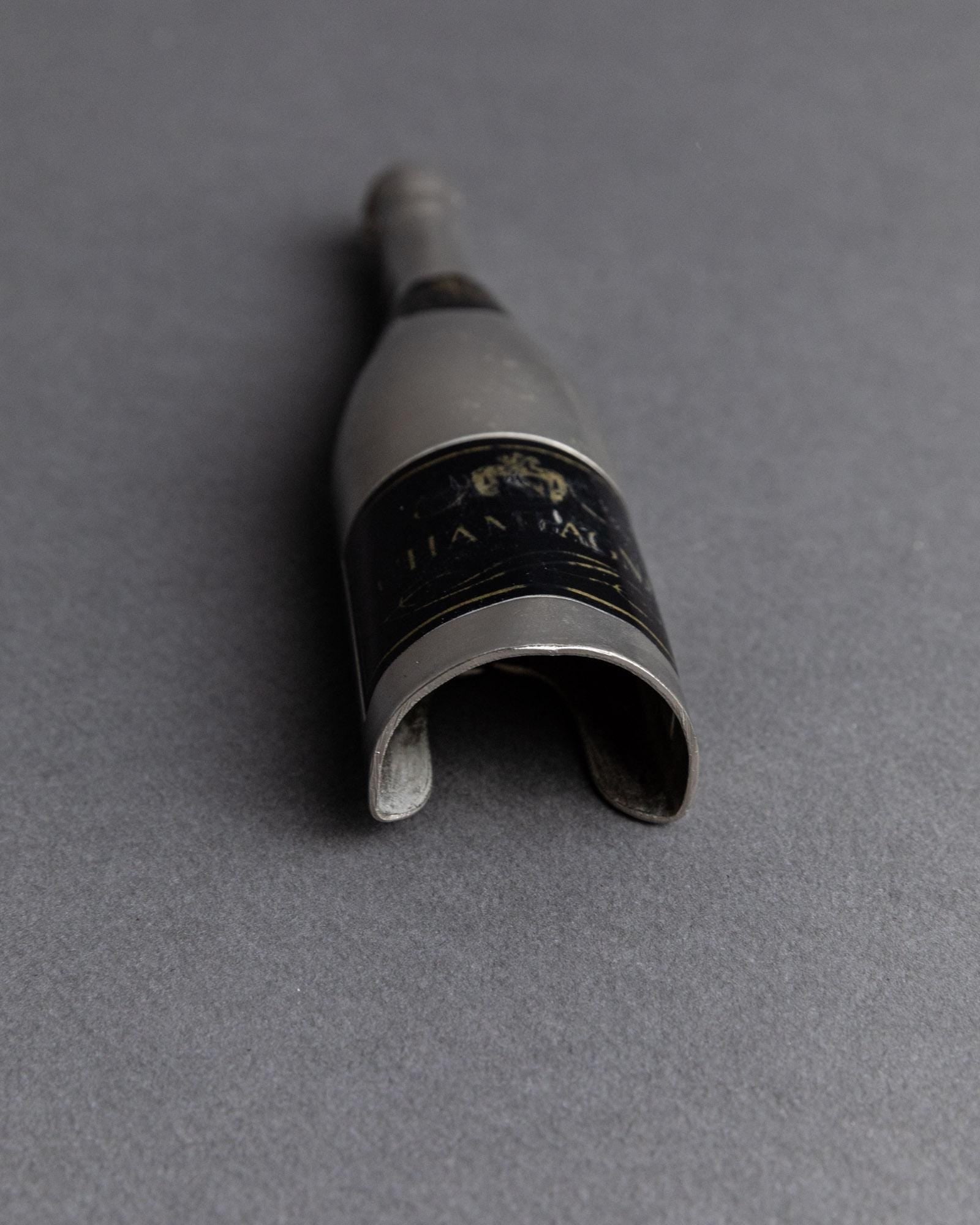 Vintage Flaschenöffner Champagnerflasche Frankreich zeitloses Baraccessoire seltenes Sammlerstück