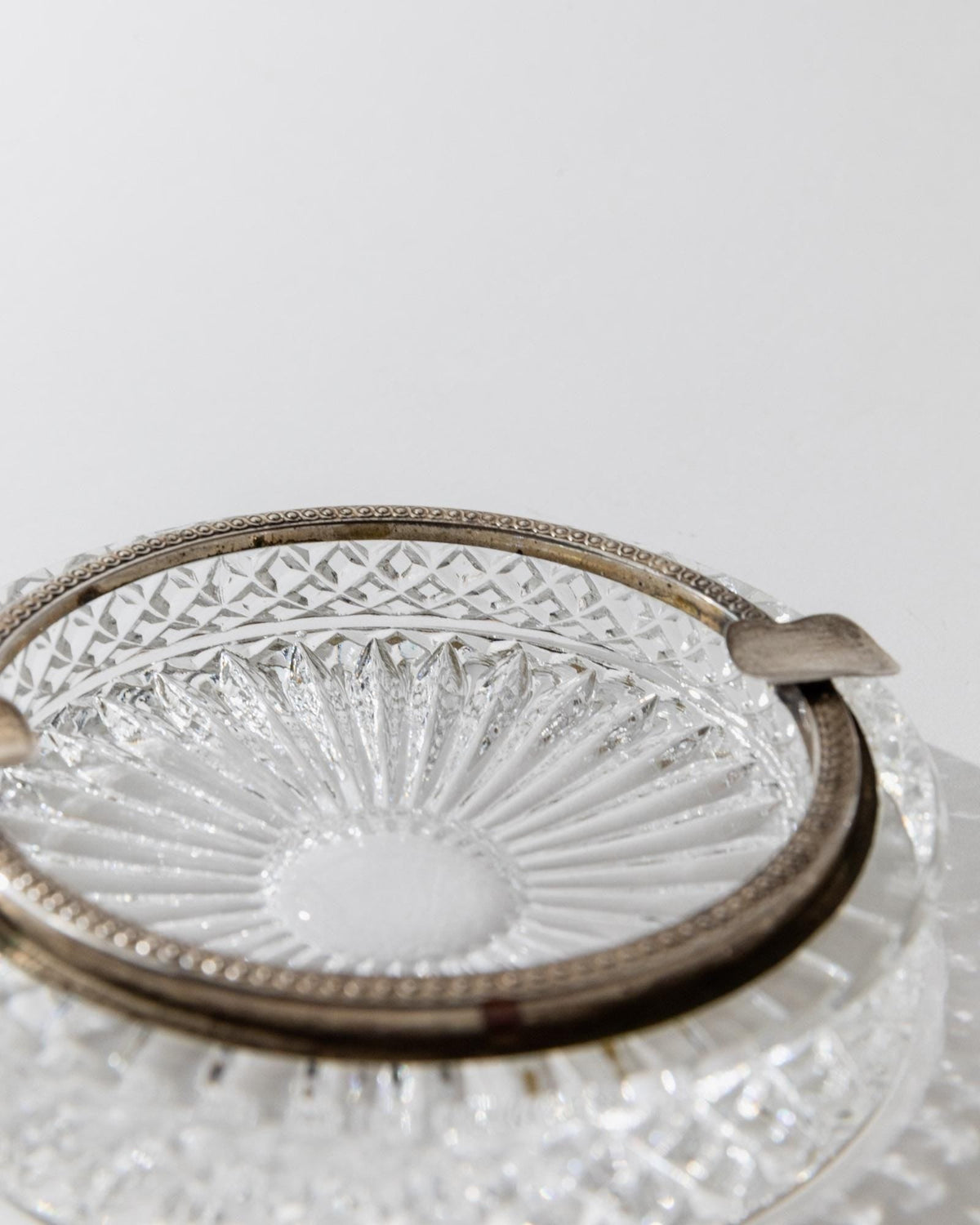 Vintage Aschenbecher Kristallglas rund mit versilbertem Rand