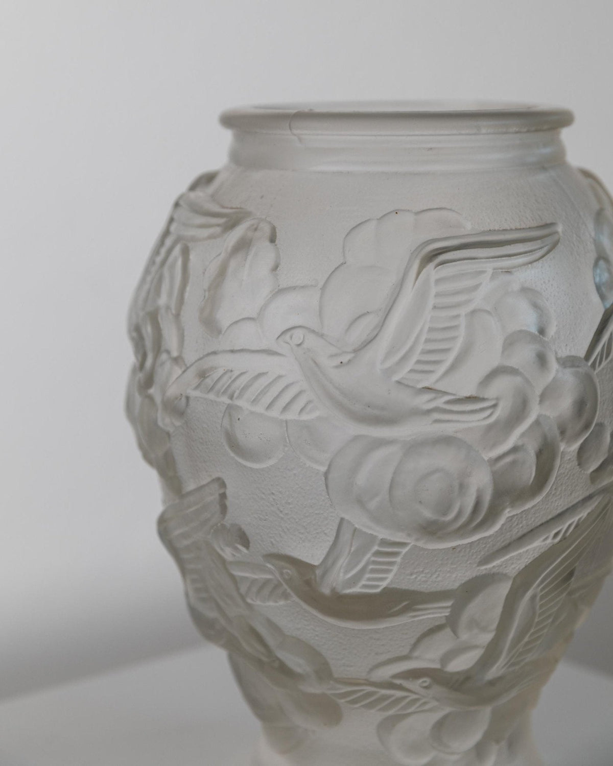 Vintage Art Deco Vase mit Schwalben-Relief von Josef Inwald