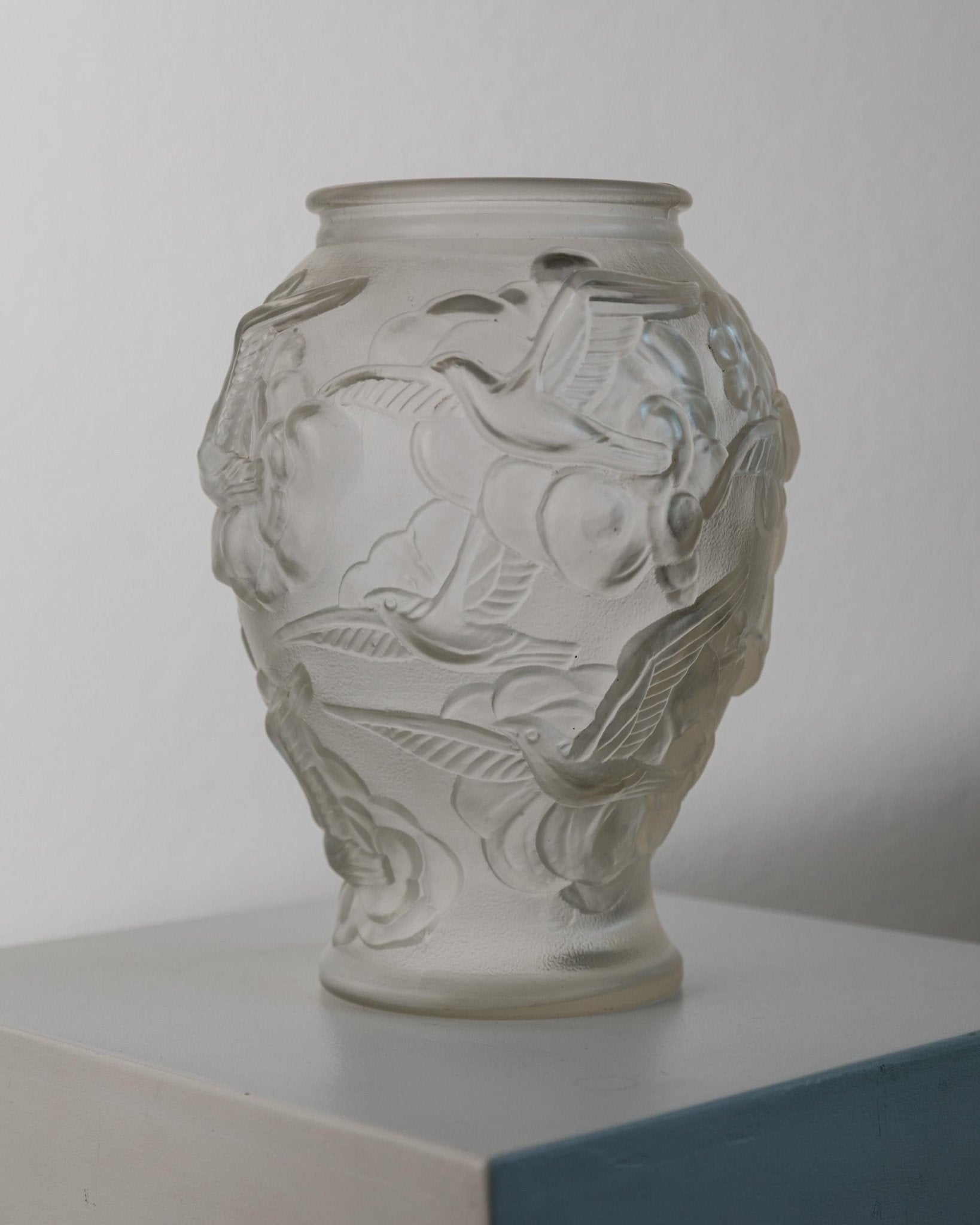 Vintage Art Deco Vase mit Schwalben-Relief von Josef Inwald