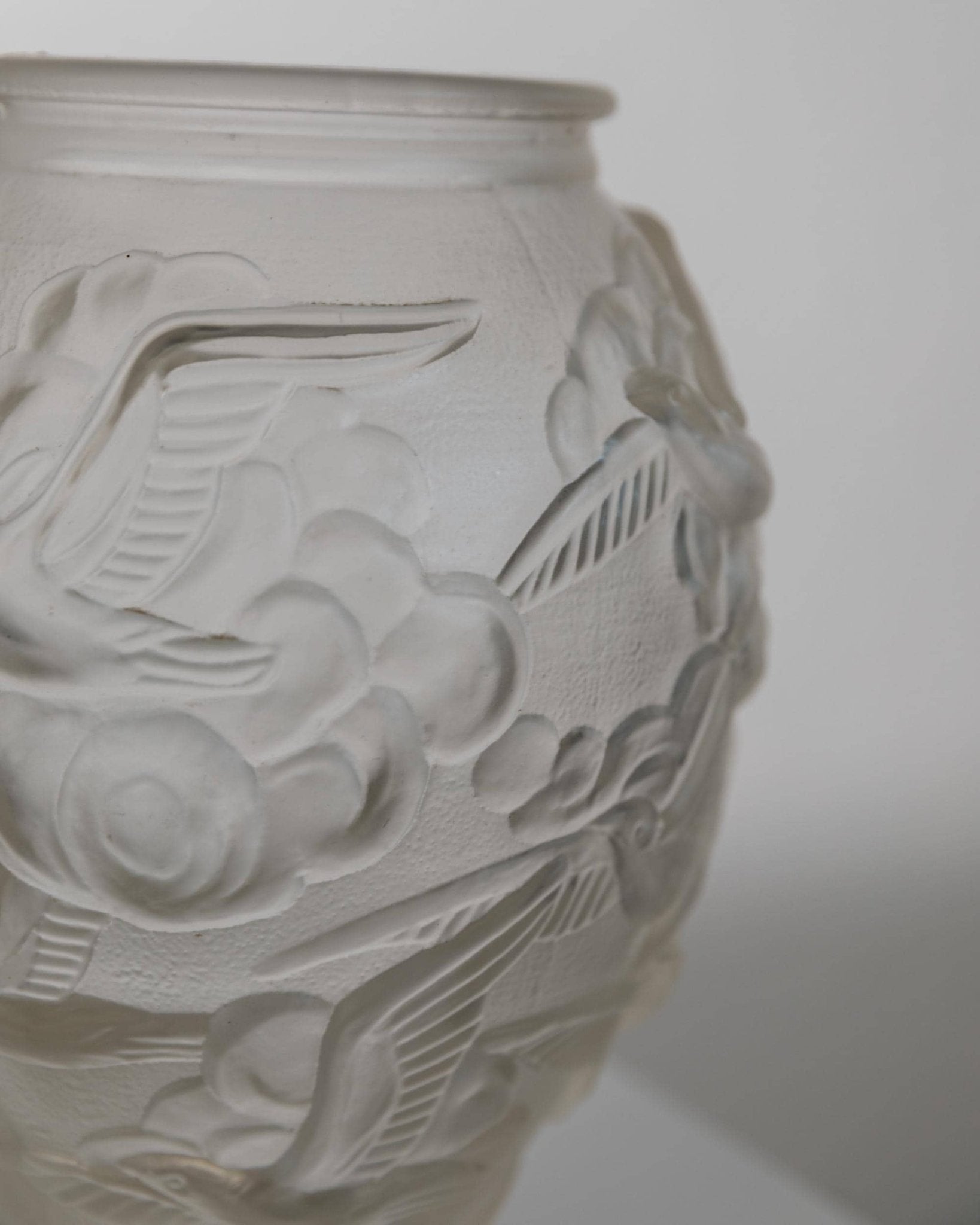 Vintage Art Deco Vase mit Schwalben-Relief von Josef Inwald